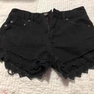 Free People women’s black jean shorts size 24